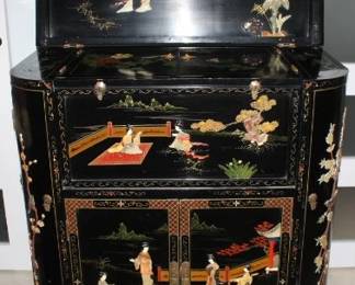 Asian Black Lacquer Mother of Pearl Figurines Decorated Multi Compartment Bar
