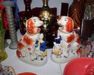 Staffordshire Pair of King Charles spaniels. Early 20th century