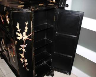 Asian Black Lacquer Mother of Pearl Figurines Decorated Multi Compartment Bar