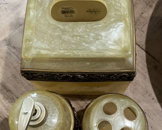 Wamsutta Adagio Bath Accessory Set