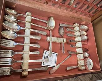 Vintage Wm. Rogers Silverplate Flatware Set in Wooden Chest