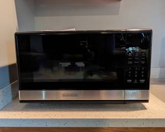 BLACK+DECKER 0.9 cu ft 900W Microwave Oven