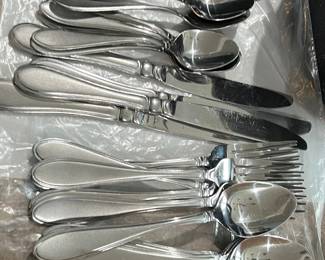Oneida "Bellini" Stainless Steel Flatware Set