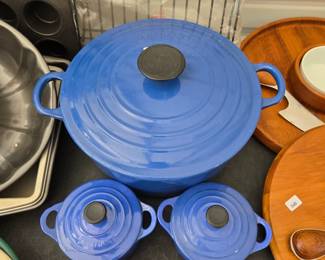 Le Creuset Cobalt Blue (Retired Color)  6.75 Quart Dutch Oven, 2 Mini Round Cocotte, Trivet (not Pictured)