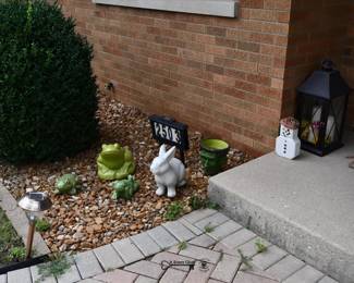 1094Front Yard