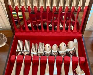 Modern stainless flatware