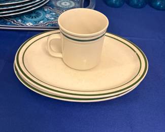Incomplete set of vintage dishes