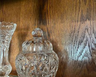 Gorgeous crystal vessel with lid