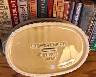 Tagore vintage beige casserole dish