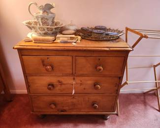 ANTIQUE DRESSER
