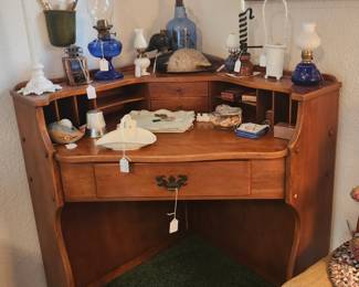 CORNER DESK