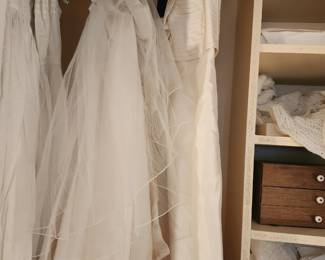 ANTIQUE WEDDING DRESS WITH VEIL AND TRAIN! GORGEOUS