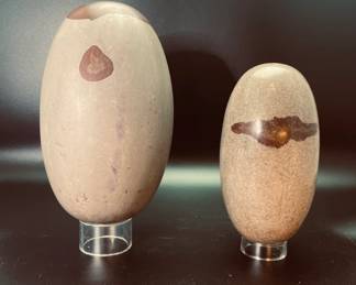 Lingams with natural markings