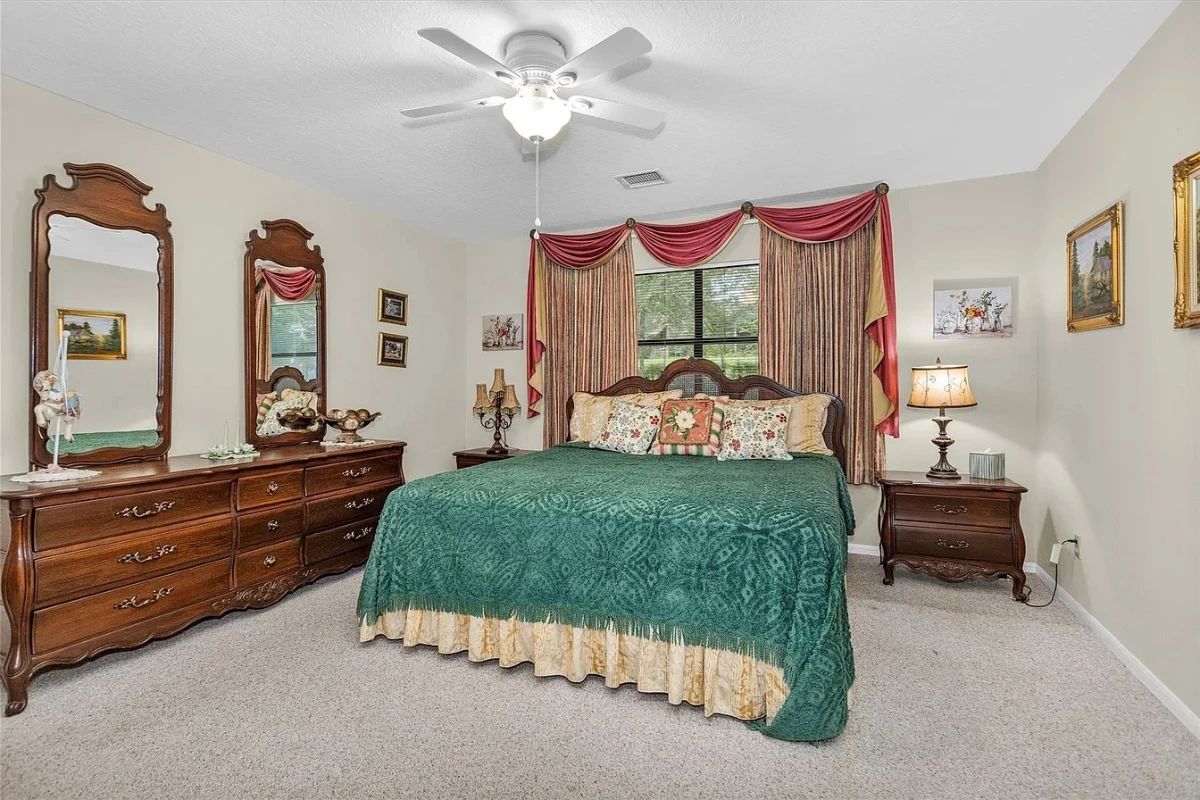 Vintage, King Thomasville, Solid Wood Bedroom Set