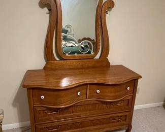 Pulaski Dresser & Mirror