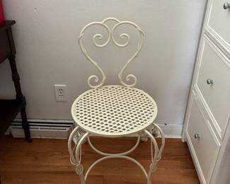 Vanity chair