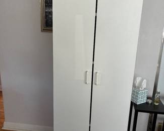 Storage cabinet