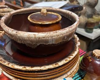 Hull Brown Drip Pottery Set