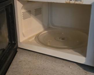 Black Hamilton Beach Watt Countertop Microwave second image
