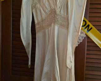 1940s wedding dress