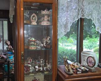 Curio/Figurines