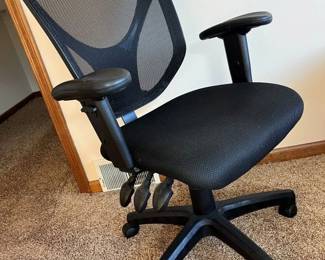 181 Realspace Ergonomic Executive Adjustable Task Armchair