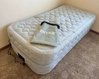 181 Intex Supreme Deluxe Raised Twin Air Mattress With BuiltIn Pump