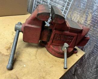 181 Columbian Pipe Bench Swivel Vise