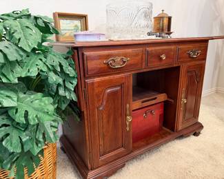 Vintage Kling Colonial drop leaf buffet 