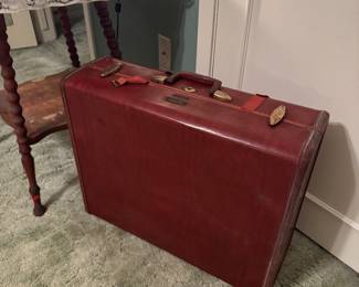 Vintage hard suit case. Beautiful.  