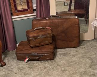 Vintage American Tourist Luggage SetVintafe 