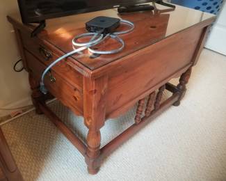 Sturdy 2-drawer wood end table