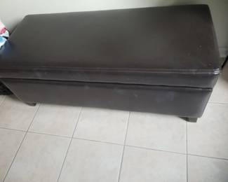 Storage ottoman