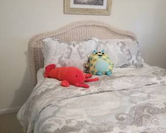 Wicker queen bed