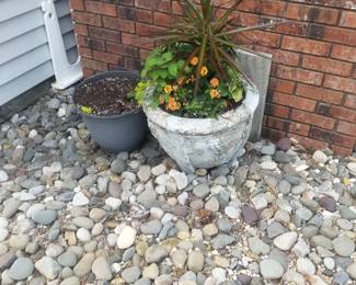 Pots; gravel