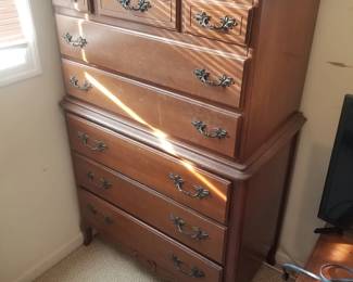 Sturdy 8-drawer dresser