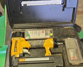 Pneumatic Brad Nailer