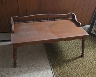 Vintage Colonial Spindle Back Bench