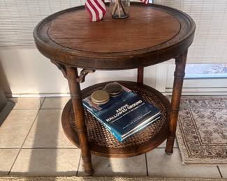 Round end table