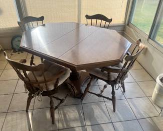 Octagon table with two leaves and four chairs