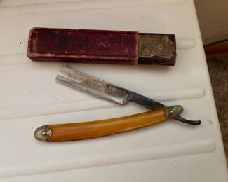 Straight edge razor with half box