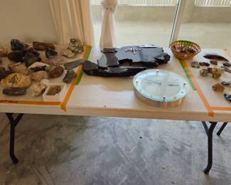 Rocks, geodes and clocks