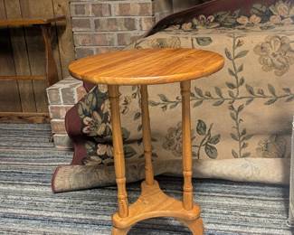 *Round Side Table/Plant Stand 