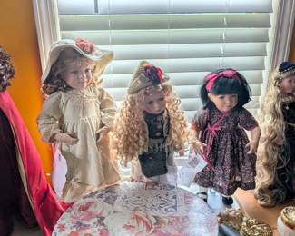 Dolls Window