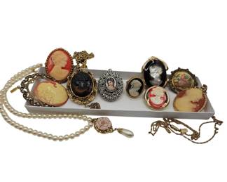 Cameos Antique-Newer Carved Lockets