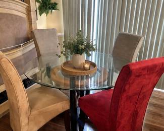Dinging room table & chairs