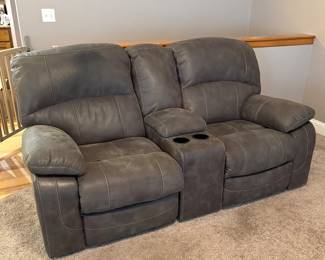 Recliner loveseat