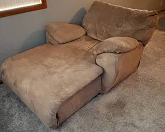 Oversized lounge chair