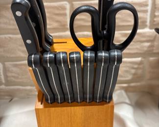Chicago Cutlery 13 pc set + wood block