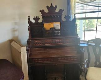 Furniture • Cameras • Tools • Collectibles • Décor